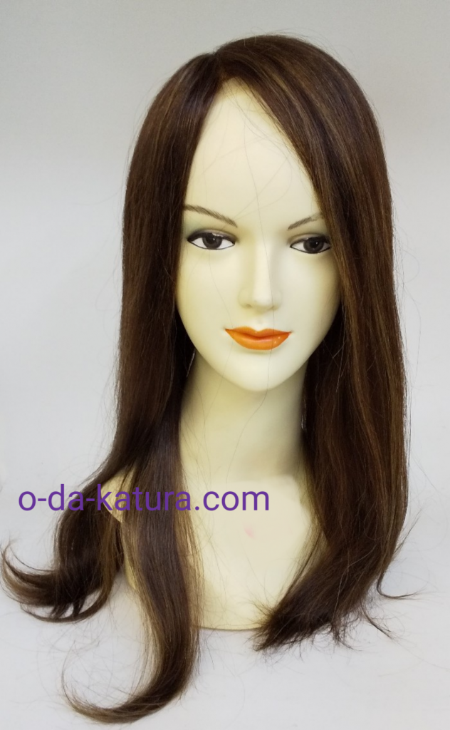 部分ウィッグの裏側は、通気性の良いシルクと極薄フロントレースでフリーカットできます